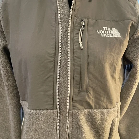 The North Face Gray Denali Fleece Jacket - Picture 12 of 14